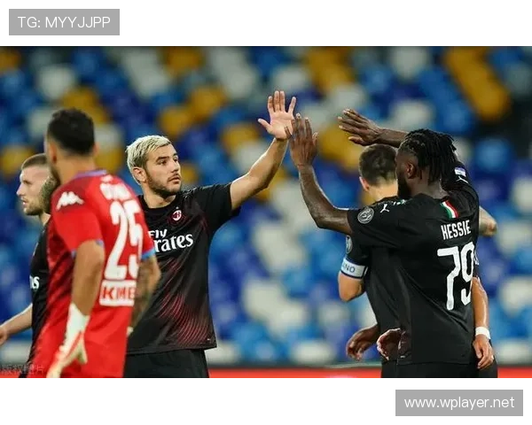 阿尔瓦雷斯 vs 本泽马：全能前锋的战术角色与进攻效率对比