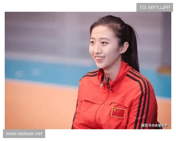 丁霞训练完直接拎爱马仕去吃火锅？