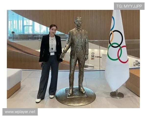 刘诗雯机场被拍，拎的包比我年终奖还贵，酸到说不出话