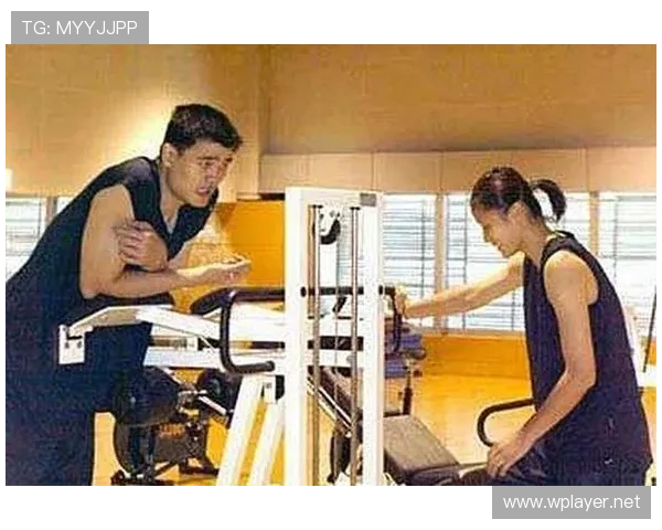 姚明退役后住上海老洋房，早餐吃三明治配手冲咖啡，这日子普通人真过不来