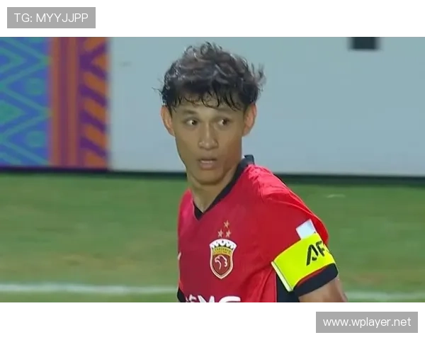 王燊超竟然穿着拖鞋上场？这阵容不是演电影吧！